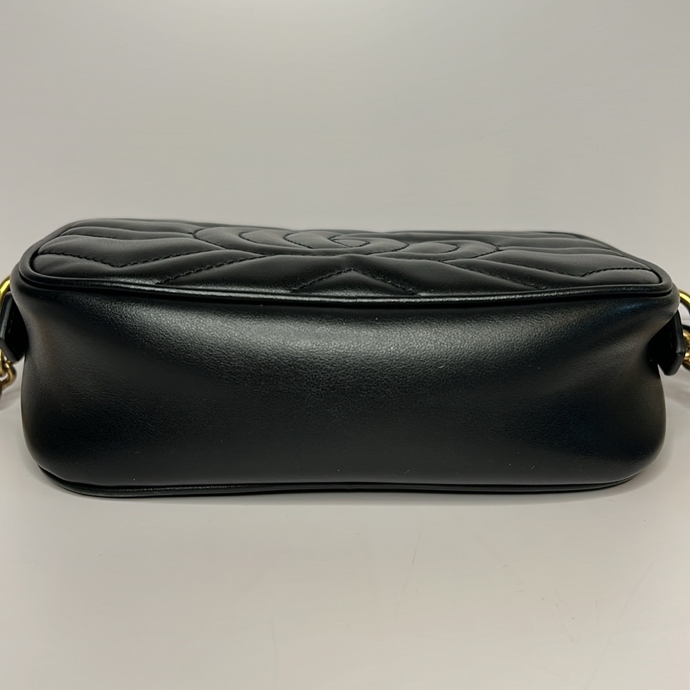 Gucci Mini Marmont Black with gold hardware - Picture 5 of 16
